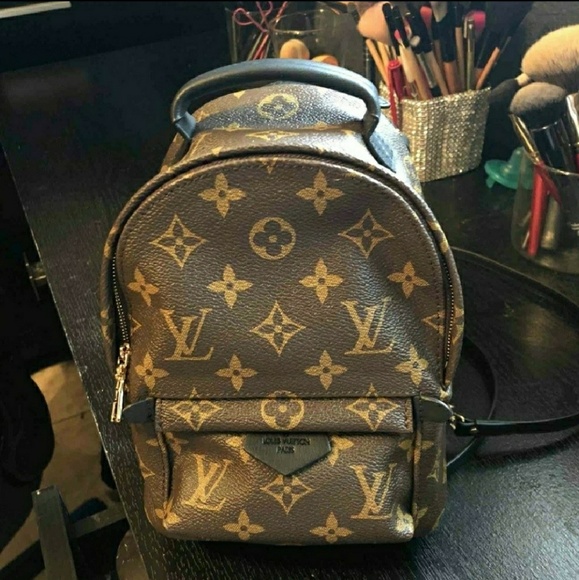 Meet your Posher, Debbie - Picture 2 of 7